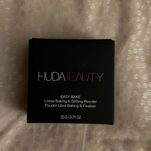 HUDA BEAUTY LOOSE BAKING AND SETTING POWDER